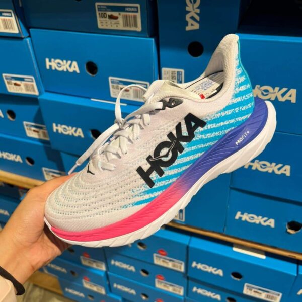 Hoka shoe pallets